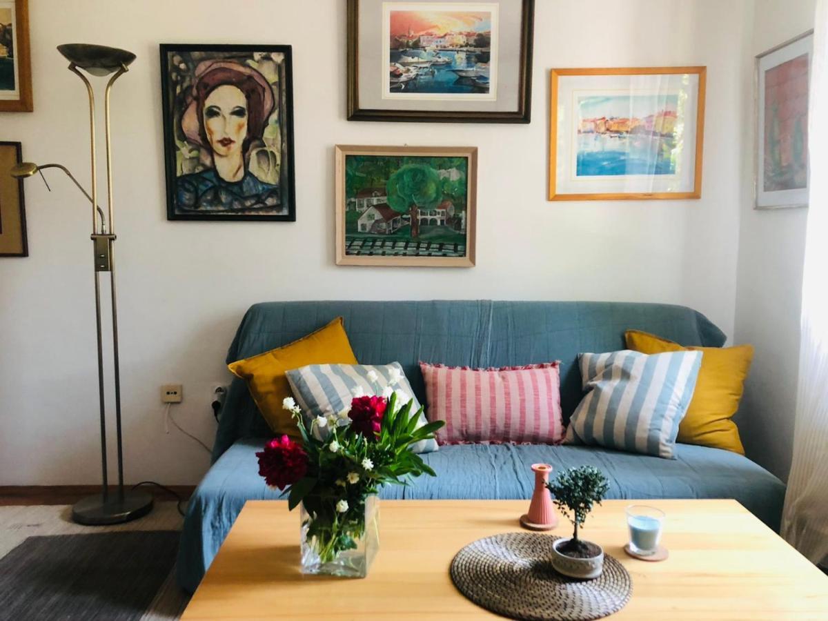 Beautiful Apartment With Balcony พูลา ภายนอก รูปภาพ