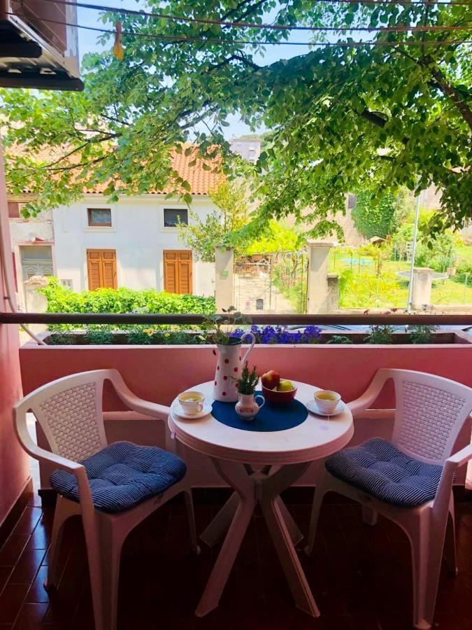 Beautiful Apartment With Balcony พูลา ภายนอก รูปภาพ